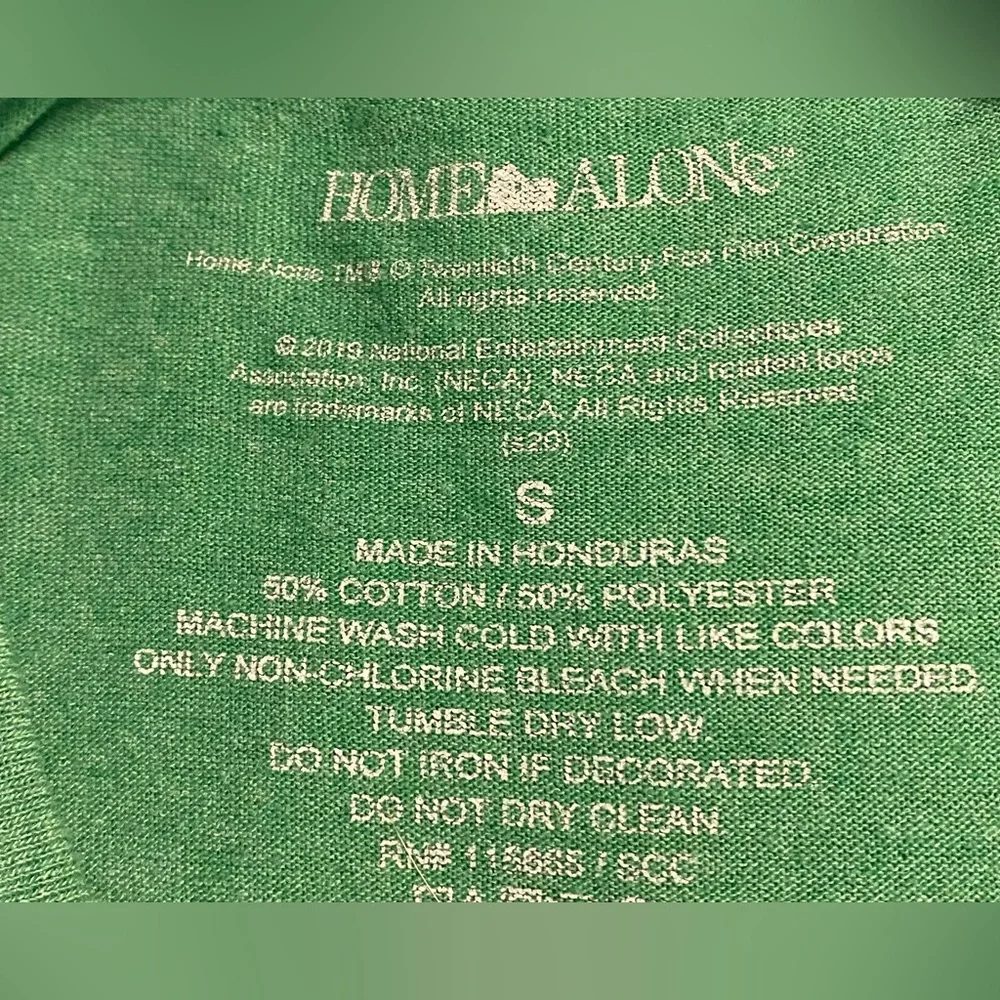 Mens Home Alone graphic tee - Picture 3 of 3